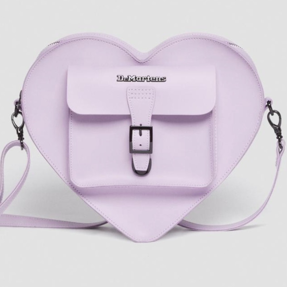 💜NWT Dr Martens Lilac Heart Shaped Leather Backpack 💜 - Picture 3 of 10